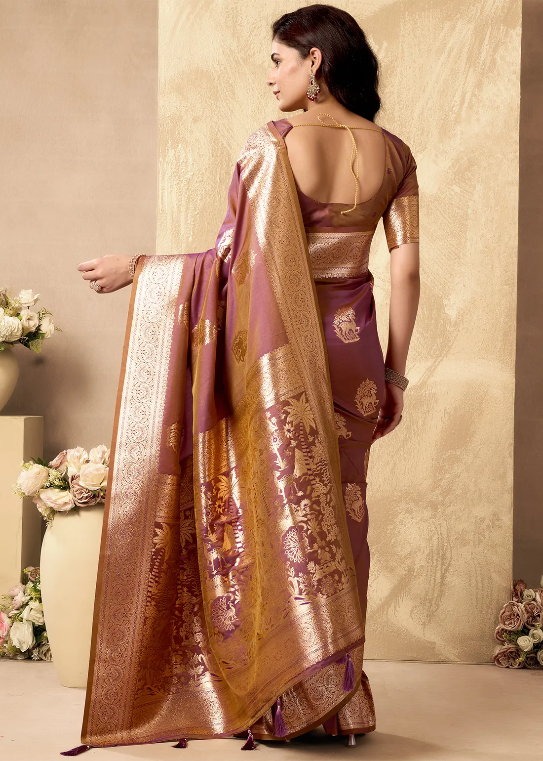 Lilac Purple Banarasi Silk Saree with Golden Zari Weaving Lilac Purple Banarasi Silk Saree with Golden Zari Weaving