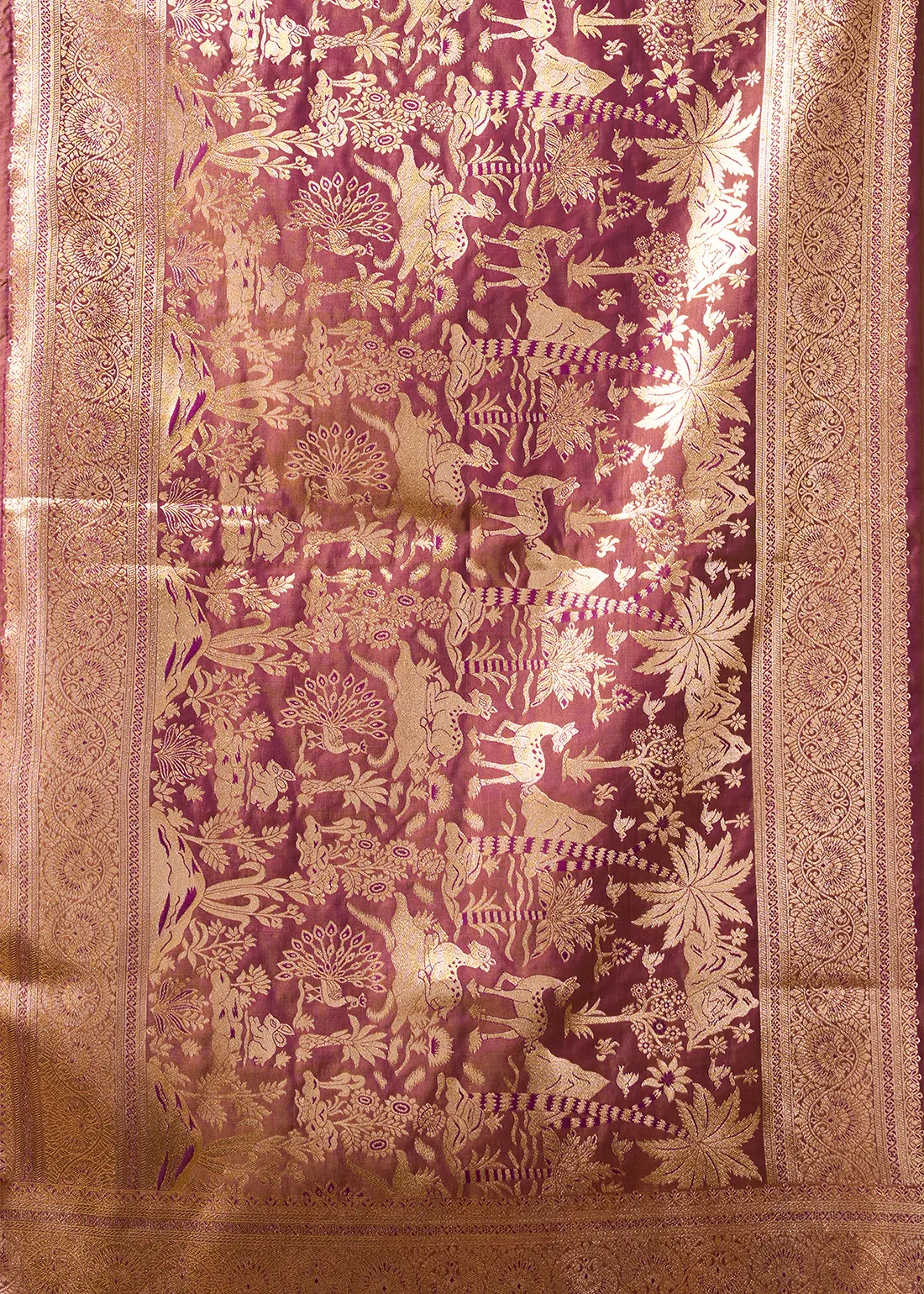 Lilac Purple Banarasi Silk Saree with Golden Zari Weaving Lilac Purple Banarasi Silk Saree with Golden Zari Weaving