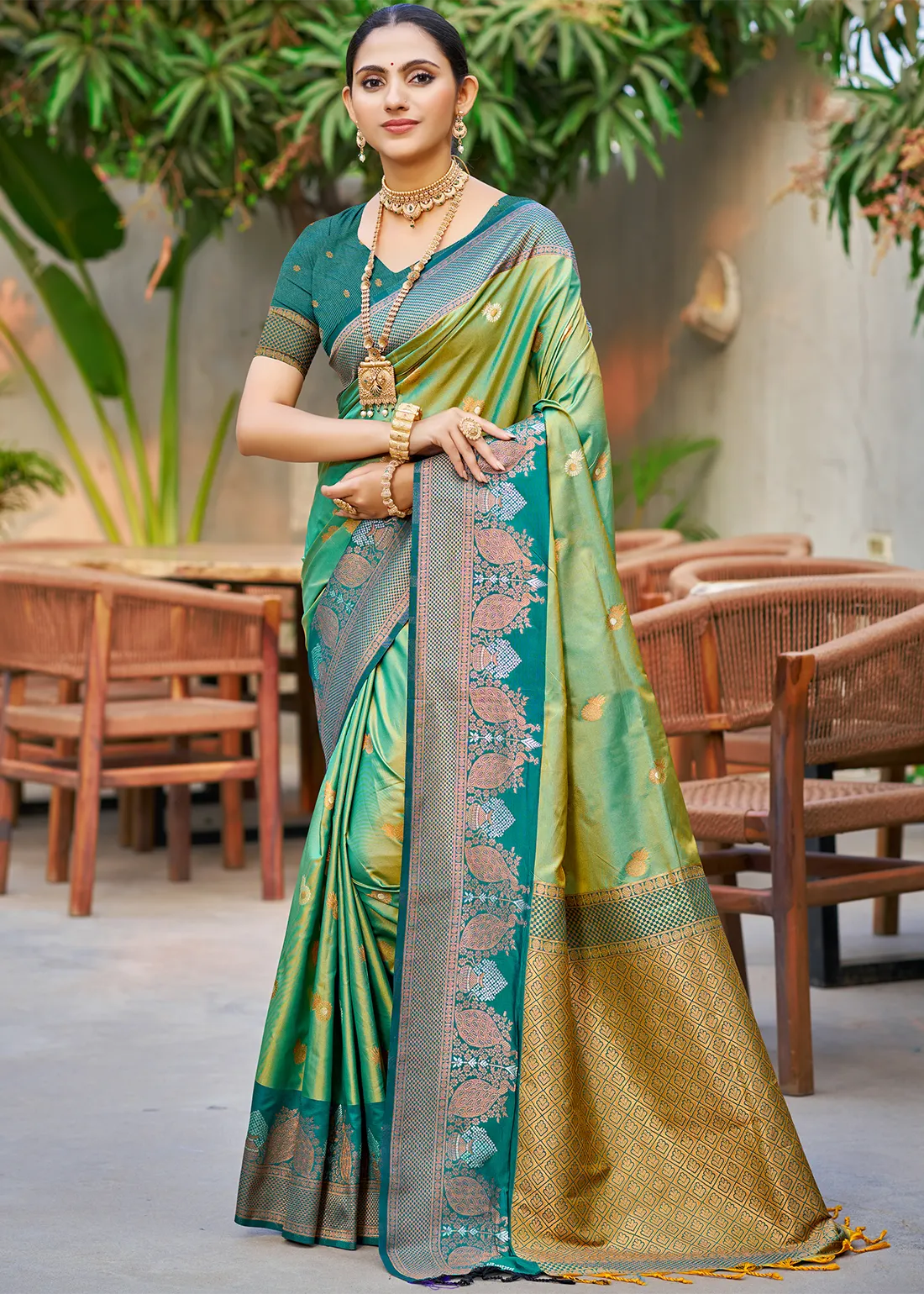 Dual-Tone Green Banarasi Silk Saree Dual-Tone Green Banarasi Silk Saree